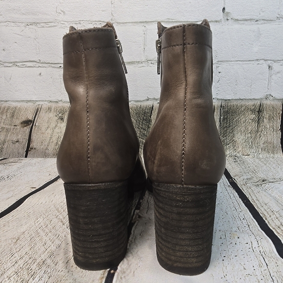 FRYE ADDIE BOOTIES SMOKE BROWN LEATHER INSIDE ZIP 2.5 INCH HEEL WOMENS SIZE 6.5 - Picture 3 of 10